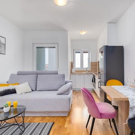 Apartment Roni + Besplatan Parking Zadar Exterior photo