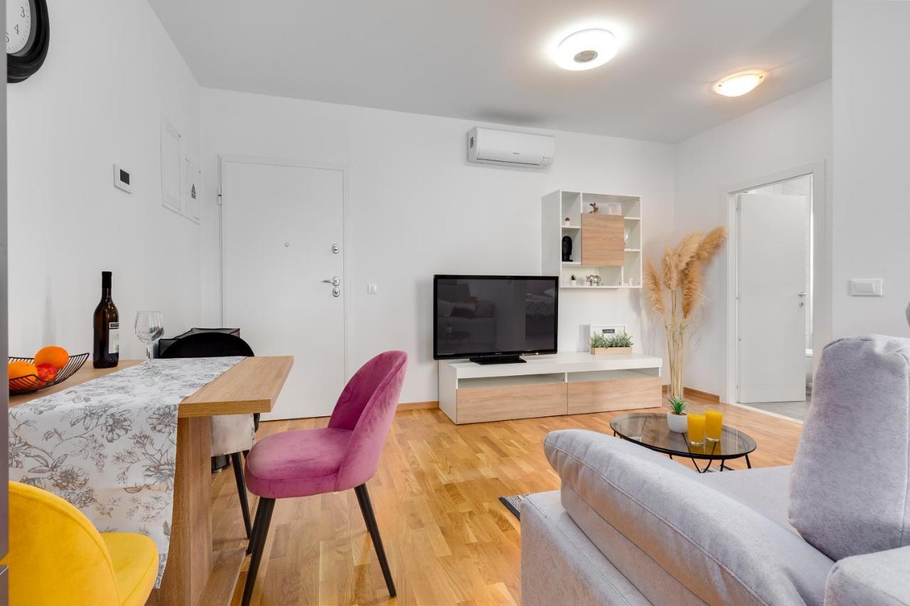 Apartment Roni + Besplatan Parking Zadar Exterior photo