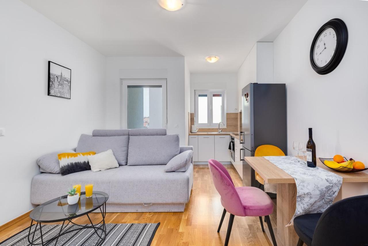 Apartment Roni + Besplatan Parking Zadar Exterior photo