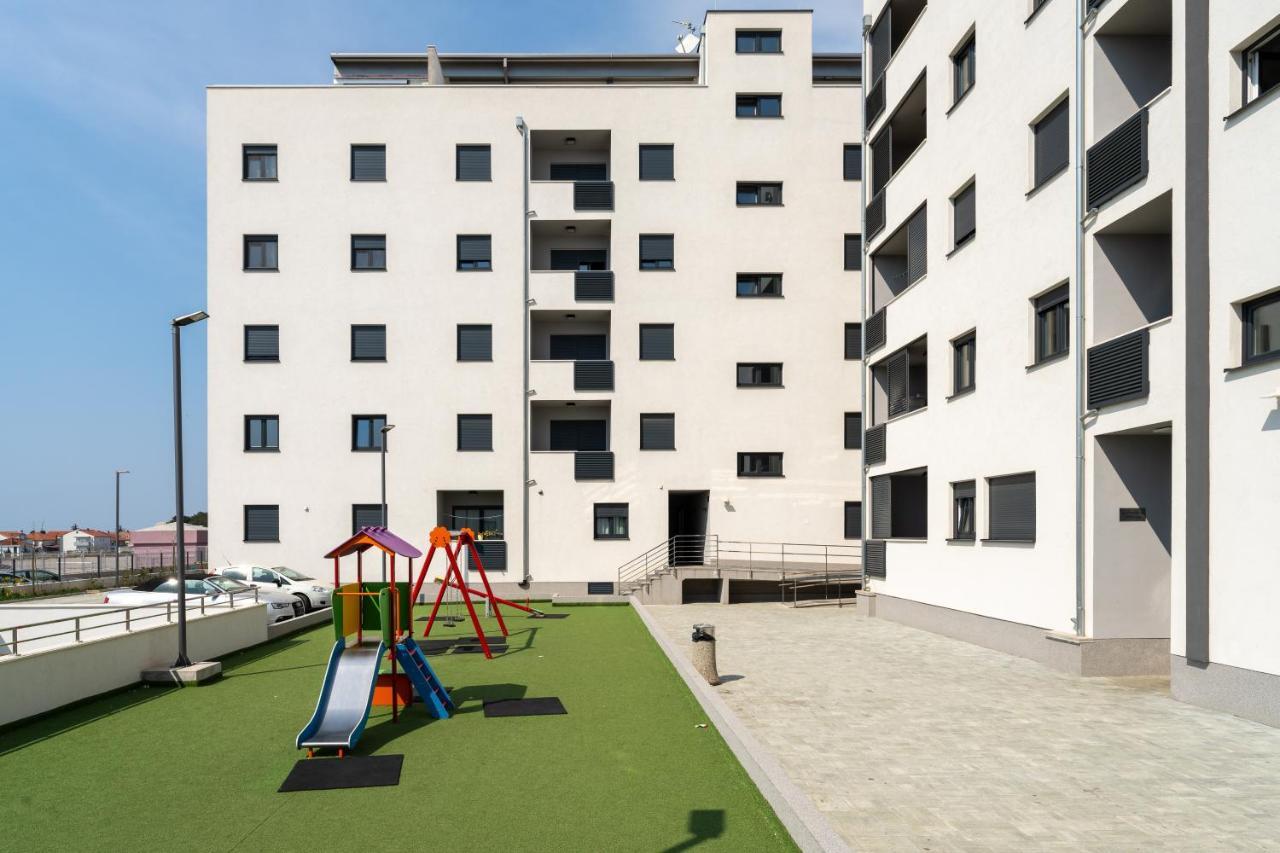 Apartment Roni + Besplatan Parking Zadar Exterior photo
