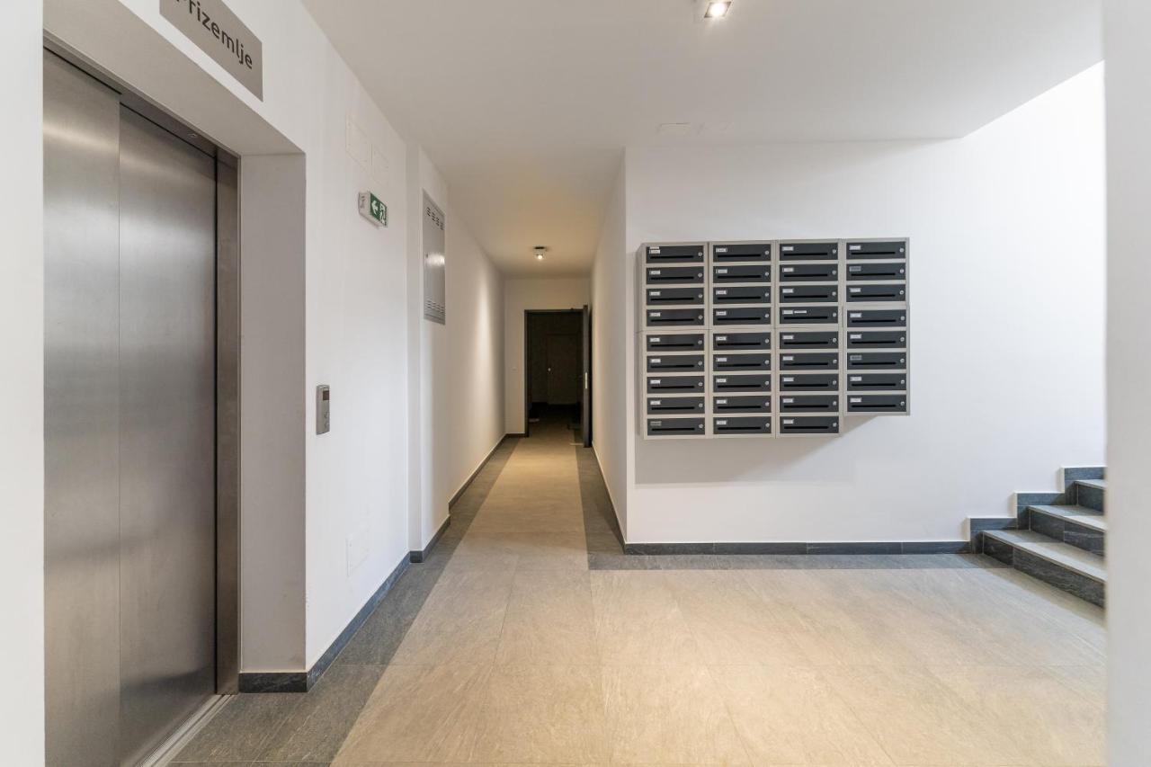 Apartment Roni + Besplatan Parking Zadar Exterior photo